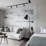 New #madalinskiego57 - Center, New Bulding, 2 Bedrooms, 2x Double Beds And A Fold-out Sofa, Separate Kitchen, Air Conditioning, Balcony, Underground Parking, Self Check In 24h, Internet, Netflix, Coffee Machine, Washing Machine,1 Km To The Railw アパート