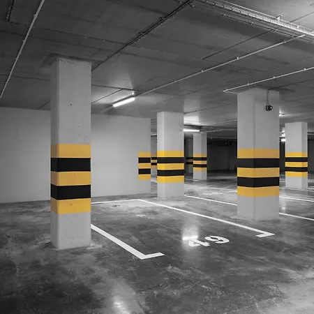 New #madalinskiego57 - Center, New Bulding, 2 Bedrooms, 2x Double Beds And A Fold-out Sofa, Separate Kitchen, Air Conditioning, Balcony, Underground Parking, Self Check In 24h, Internet, Netflix, Coffee Machine, Washing Machine,1 Km To The Railw アパート ヴロツワフ