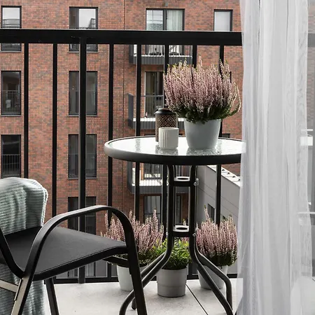 New #madalinskiego57 - Center, New Bulding, 2 Bedrooms, 2x Double Beds And A Fold-out Sofa, Separate Kitchen, Air Conditioning, Balcony, Underground Parking, Self Check In 24h, Internet, Netflix, Coffee Machine, Washing Machine,1 Km To The Railw * ヴロツワフ