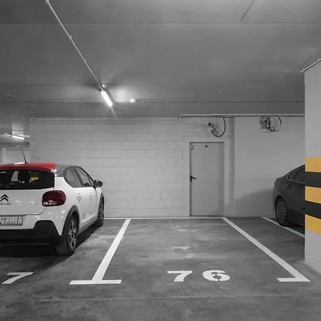 Апартаменти New #madalinskiego57 - Center, New Bulding, 2 Bedrooms, 2x Double Beds And A Fold-out Sofa, Separate Kitchen, Air Conditioning, Balcony, Underground Parking, Self Check In 24h, Internet, Netflix, Coffee Machine, Washing Machine,1 Km To The Railw Вроцлав