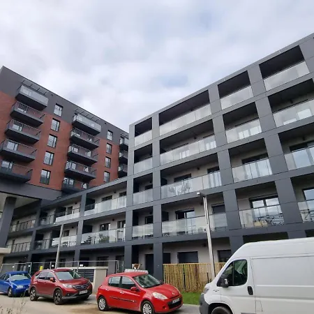 Διαμέρισμα New #madalinskiego57 - Center, New Bulding, 2 Bedrooms, 2x Double Beds And A Fold-out Sofa, Separate Kitchen, Air Conditioning, Balcony, Underground Parking, Self Check In 24h, Internet, Netflix, Coffee Machine, Washing Machine,1 Km To The Railw *