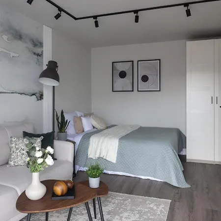 Апартаменти New #madalinskiego57 - Center, New Bulding, 2 Bedrooms, 2x Double Beds And A Fold-out Sofa, Separate Kitchen, Air Conditioning, Balcony, Underground Parking, Self Check In 24h, Internet, Netflix, Coffee Machine, Washing Machine,1 Km To The Railw