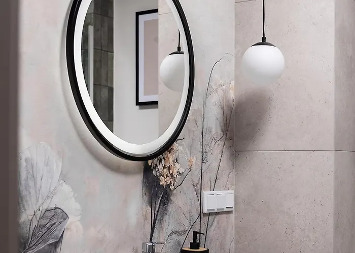 New #madalinskiego57 - Center, New Bulding, 2 Bedrooms, 2x Double Beds And A Fold-out Sofa, Separate Kitchen, Air Conditioning, Balcony, Underground Parking, Self Check In 24h, Internet, Netflix, Coffee Machine, Washing Machine,1 Km To The Railw Appartement