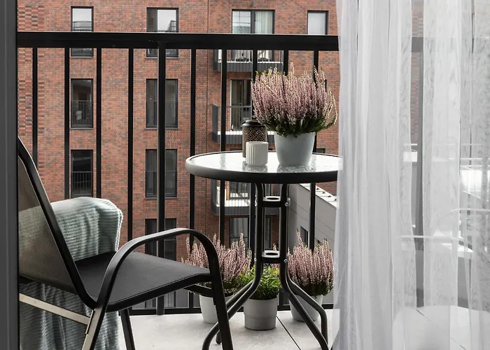 New #madalinskiego57 - Center, New Bulding, 2 Bedrooms, 2x Double Beds And A Fold-out Sofa, Separate Kitchen, Air Conditioning, Balcony, Underground Parking, Self Check In 24h, Internet, Netflix, Coffee Machine, Washing Machine,1 Km To The Railw * Wrocław